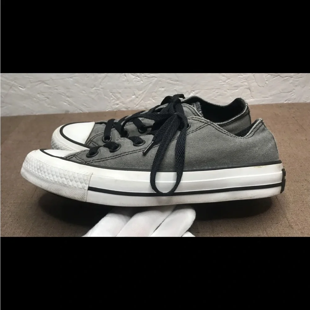 Converse Women's Sneakers Gray Canvas Low Top Size 5 Shoes Chuck Taylor Chucks